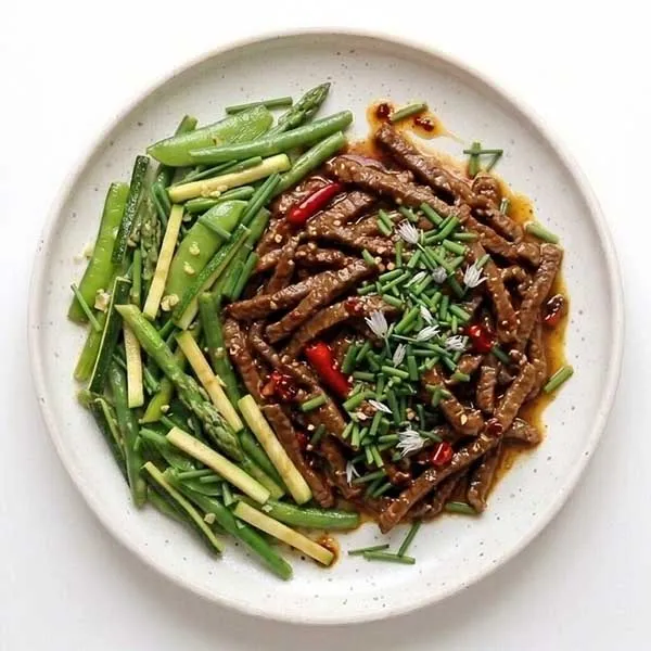 Spicy Beef Chili  with Chives Vegetable